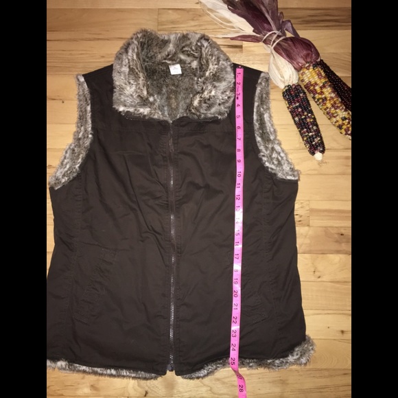 GAP Reversible Vest - Picture 4 of 8